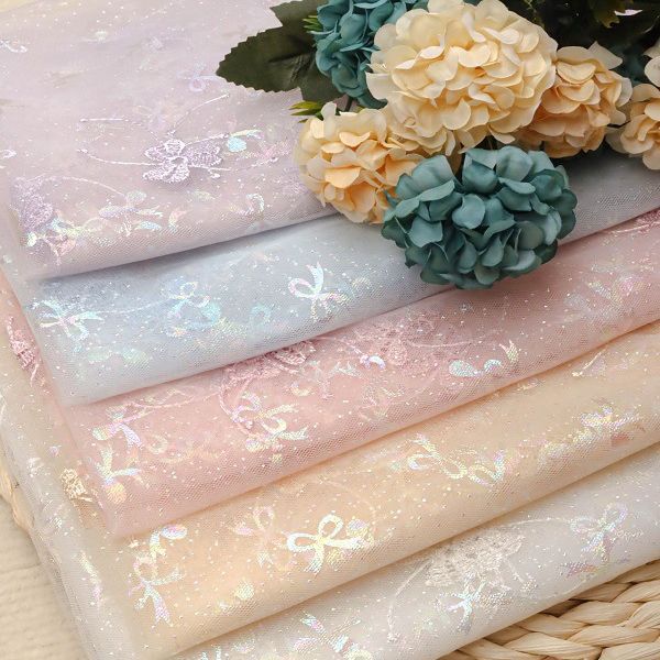 厂家直销 幻彩三叶草绣蝴蝶结网纱面料 童装刺绣蕾丝婚纱花边布料