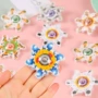 幼儿园学生太空彩色小陀螺
