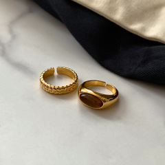 虎の目の宝石の金色のレトロな装飾の素の輪の開口部の人差し指の指輪の女性の軽い豪華な大衆の設計の高級感の指輪