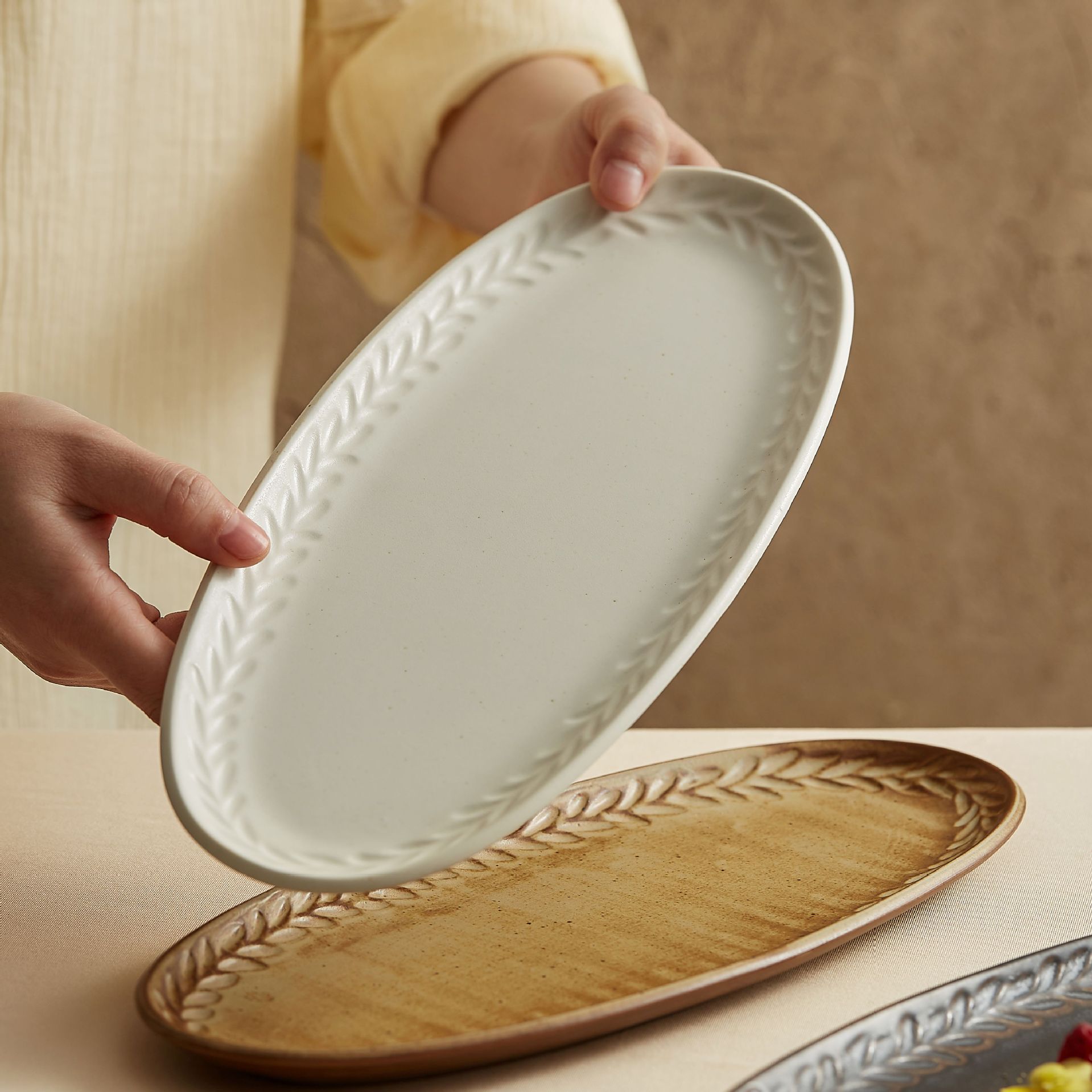 Platos ovalos modernos y simples platos de cerámica de alto valor plato de platos de pescado al vapor plato superficial exquisito platos de comida occidental