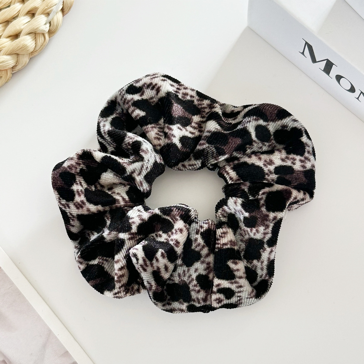 15g Weight Hair Tie Hair Accessories Type 1 Piece Quantity Flannel Material Leopard Pattern Autumn&Winter Season Women's Gender Vintage Style Style Autumn Winter Plaid Velvet Large Elastic Hair Band High Elasticity Hair Tail Hair Band Velvet Hair Accessories 7