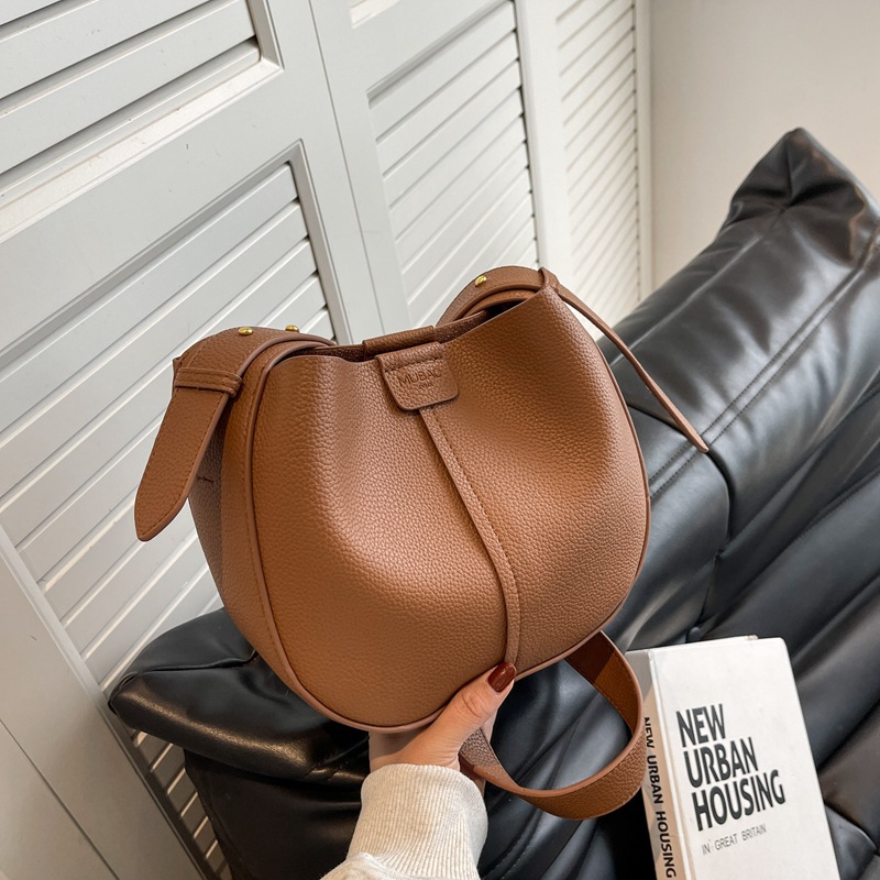 2024 New Large Capacity One Shoulder Bucket Bag Casual Simple Crossbody Bag Personalized Versatile Commuter Women's Bag_voghion.com
