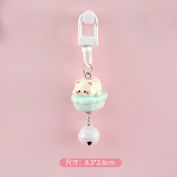 Oval buckle-white kitten