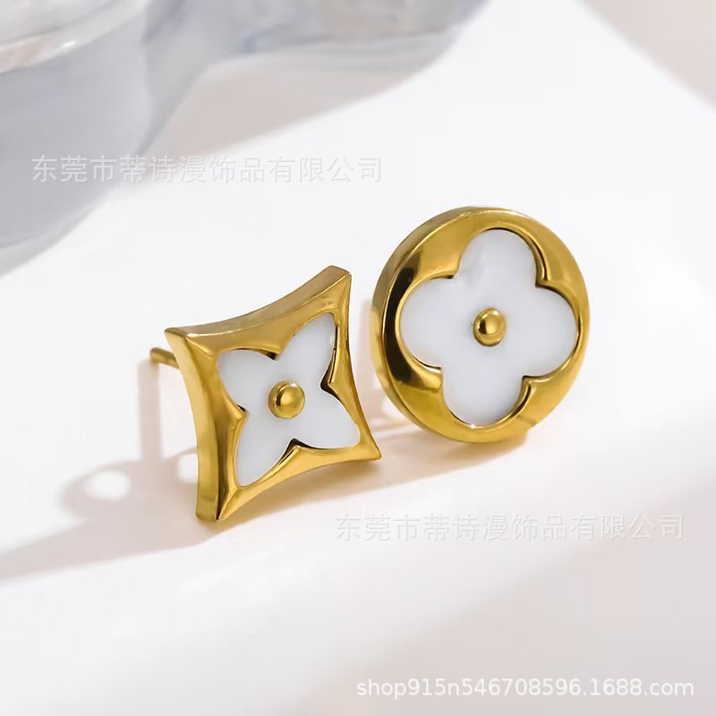 欧美跨境白色圆牌四叶花耳钉女时尚花朵菱形钛钢耳环气质百搭耳饰|undefined