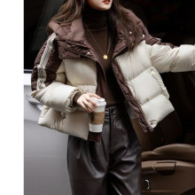 2025德玛纳雪域漫游冬季400T春亚纺鸭绒条纹织带拼接短款羽绒服女