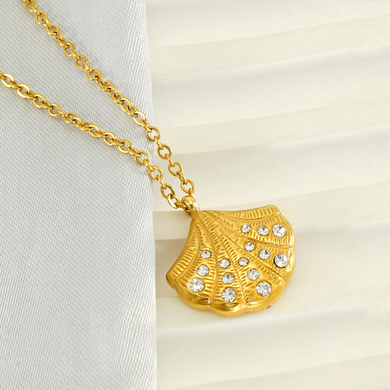 Nuevo europeo y americano de acero inoxidable de alta calidad collar de concha de diamante femenino de oro nicho de diseño en forma de abanico Cadena de clavícula femenina