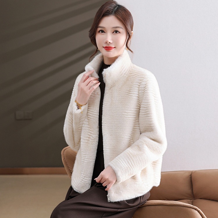 2025秋冬新款妈妈水貂皮毛一体皮草外套中老年女开衫上衣服中长款