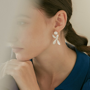 P & n French retro high-end design luxury temperament fashion lily earrings earrings