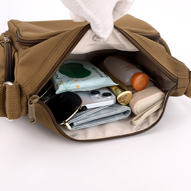 Lightweight Nylon Shoulder Bag For Women Multi-pocket Commuter Bag_voghion.com