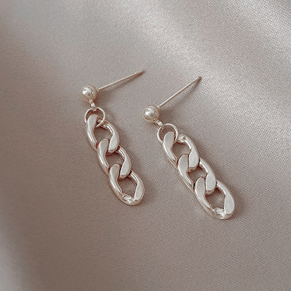 Aguja de plata de moda alta sensación de diamante de goteo de aceite pendientes nicho universal elegante pernos de orejas ligero lujoso temperamento simple orejas para mujeres