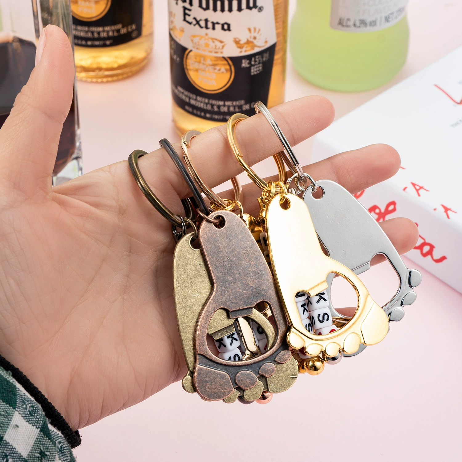 Популярный трансграничный брелок-открывалка для бутылок в форме стопы, модный и простой подарок для вечеринок, трендовый в Европе и Америке.