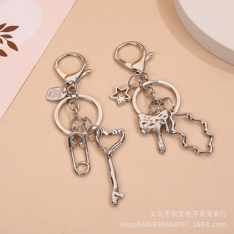 New American Retro Trendy Cool Keychain Ins Niche Y2K Spicy Girl Millennial Style Bag Accessory Keychain New American Retro Trendy Cool Keychain Ins Niche Y2K Spicy Girl Millennial Style Bag Accessory Keychain