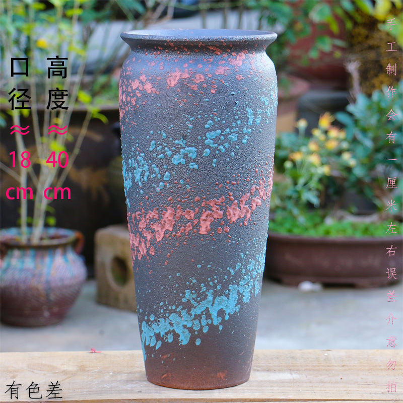 vasijas de cerámica de tierra absorción de agua, vasijas de cerámica transpirables, flores frescas, plantas verdes en el desierto, rosa, ciruela triangular, vasijas de cerámica de estilo retro