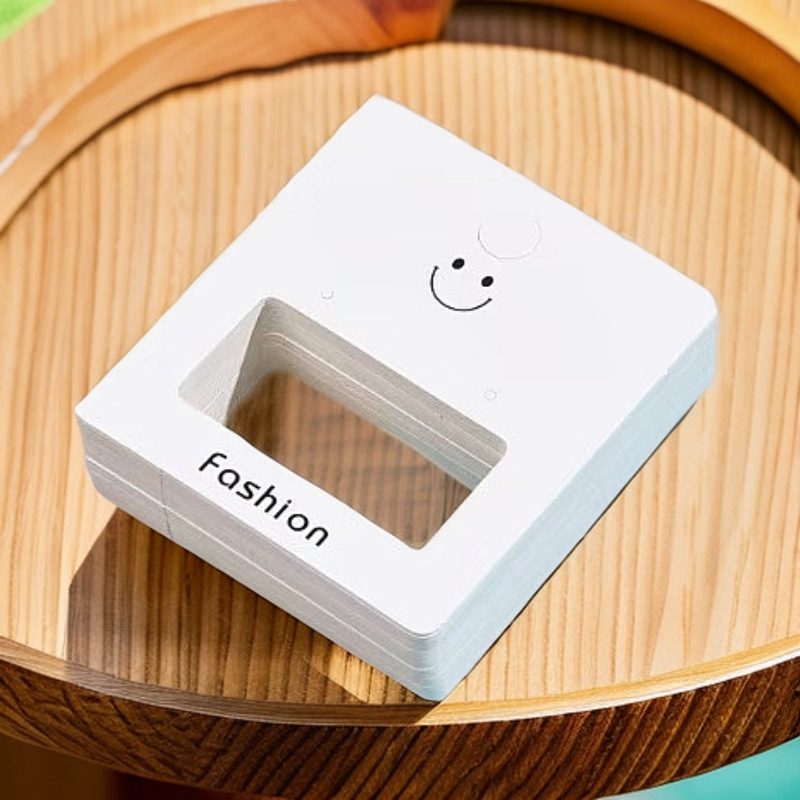 Tarjeta de embalaje de joyería de moda Pendientes de bricolaje Tarjeta de exhibición ins Tarjeta de sonrisa hueca en stock Logotipo