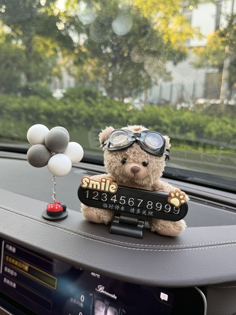 New Cartoon Hot-Selling Car Dashboard Decorations, Cute and Adorable Internet Celebrity Bear Temporary Parking Sign, Car Number Plate