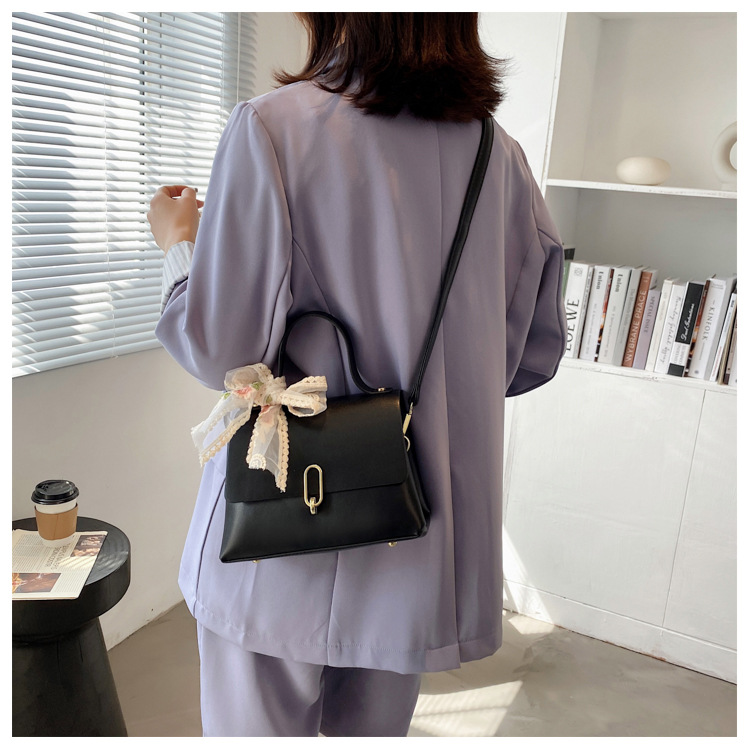 New Trendy Fashion Solid Color Shoulder Messenger Square Bag display picture 18