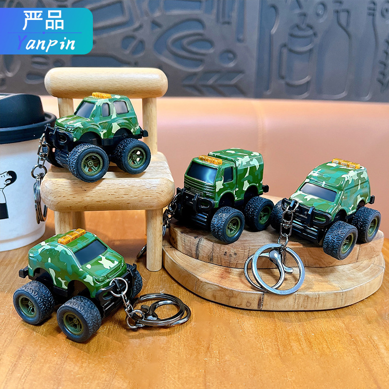 Creative Camouflage Military Car Keychain, Realistic Car Model Toy, Bag Pendant, Small Gift