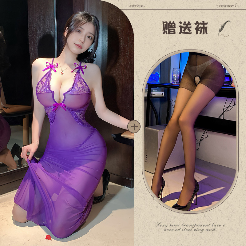 보라색 잠옷 + 검정색 양말