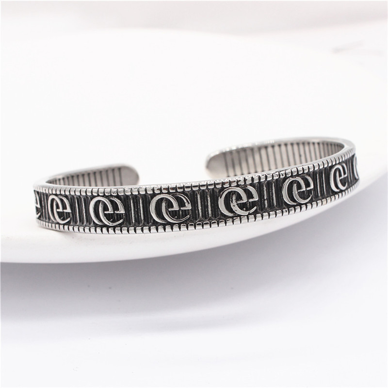 Simple Style Solid Color Titanium Steel Men's Cuff Bracelets display picture 8