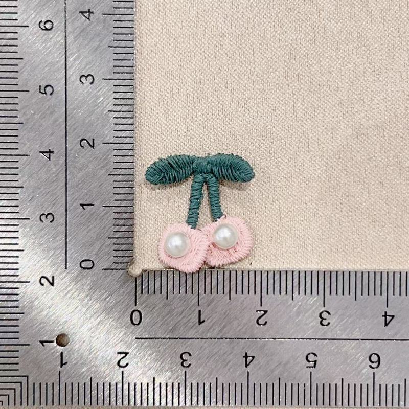 刺繍ワッペン、服飾アクセサリー、キュートでスタイリッシュな漫画風動物・フルーツ・顔の手作りDIYパッチ、布ワッペン|undefined