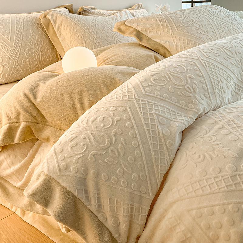 Cama de terciopelo de leche tallada de alta gama de lujo ligero de cuatro piezas de terciopelo de coral de invierno de doble cara más funda de edredón de sábana de terciopelo de tres piezas