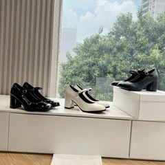 凱旋門の本革の太さとメアリー珍靴の女性の早秋の新型の百合ハイヒールの年齢を減らす少女感の復古の小さい革靴