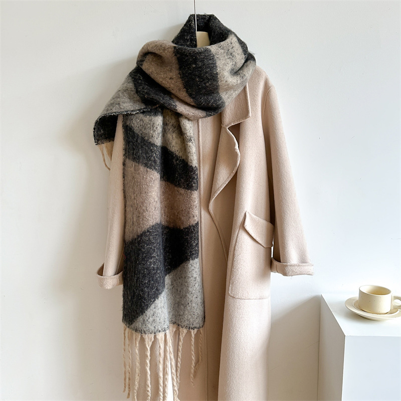 Women's Elegant Modern Style Color Block Polyester Scarf display picture 6