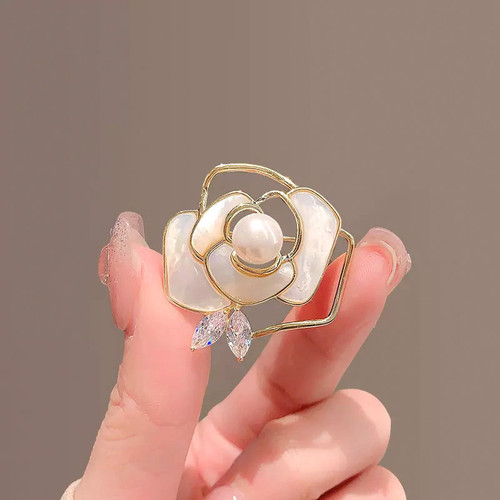 Xiaoxiangfeng new pearl camellia brooch women's high-end design niche temperament corsage anti-exposure pin