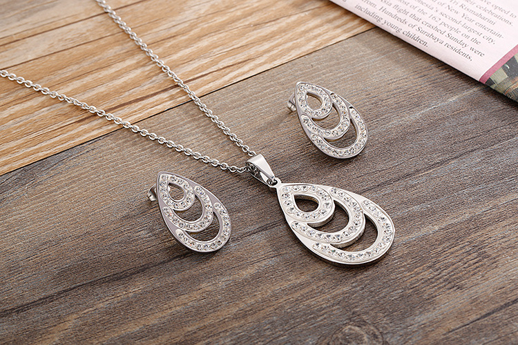 12g Weight Vacuum Plating Gold Plating Process 18K Gold Plated Plating Material Wedding, Travel Occasion Titanium Steel Material Women'S Gender Fashion Style Fashion 18K Gold Plated Titanium Steel Wholesale 7