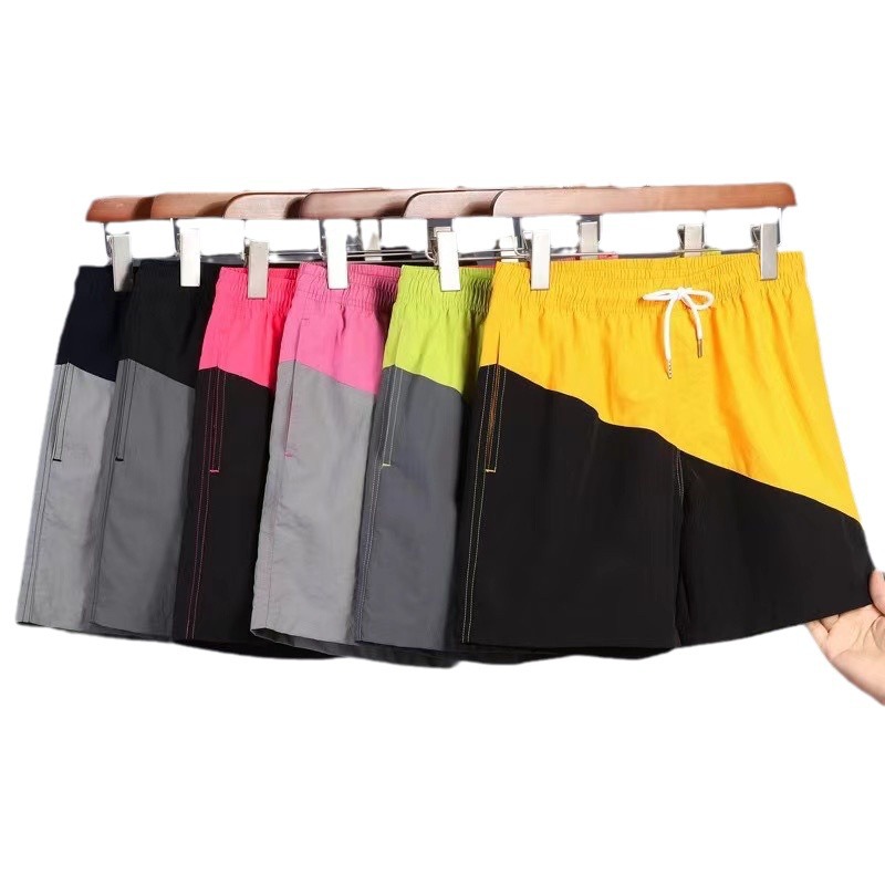 Hombres 2025 pantalones cortos deportivos delgados de verano para hombres, pantalones de playa de color combinado, pantalones casuales largos de cinco puntos