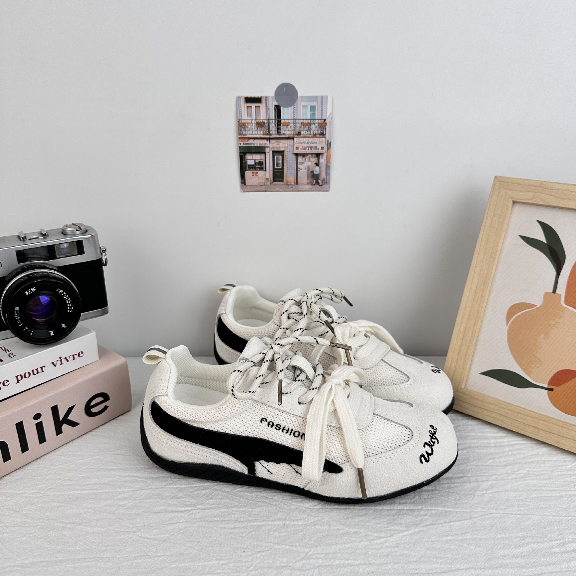 A9925ins zapatos de entrenamiento de estilo de mujer 2025 zapatos de verano de malla transpirables zapatos de piso plano retro zapatos casuales blancos pequeños