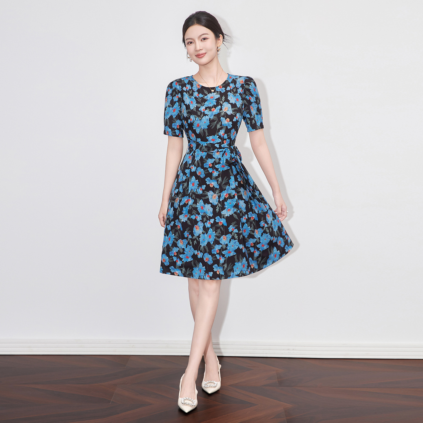 Đầm maxi nữ in họa tiết thắt eo dây buộc phong cách nghỉ dưỡng — Màu xanh lam