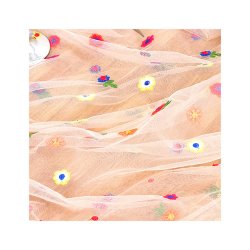 Cross-border new embroidered table runner featuring daisy motifs, crafted from mesh and sheer fabric—perfect for adding a touch of delicate floral elegance to your tabletop decor.