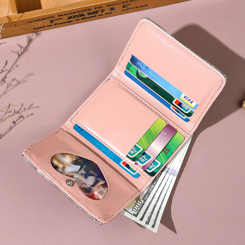 Cartera de mujeres fresca pequeña billetera de tres plegables bolso de tarjetas de estudiantes corto de estilo coreano bolso de cambio de estilo japonés de tarjetas de mujeres