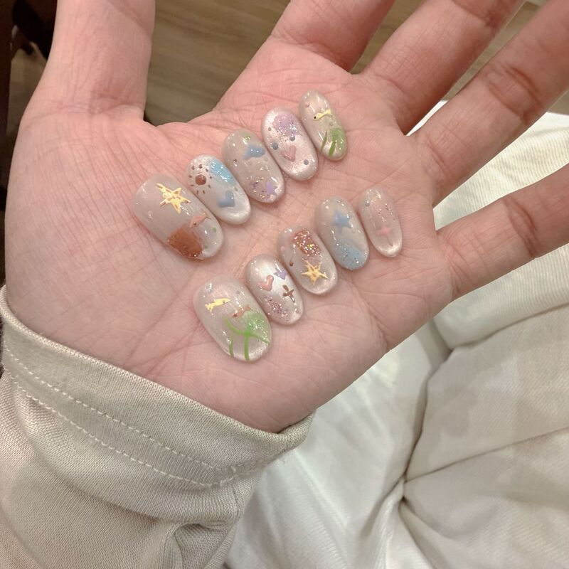Spring Limited Edition Simple Wearable Nails, Pure Handmade Short Cat-Eye Design, Brightening Effect, Removable Hand-Painted Heart Fake Nails