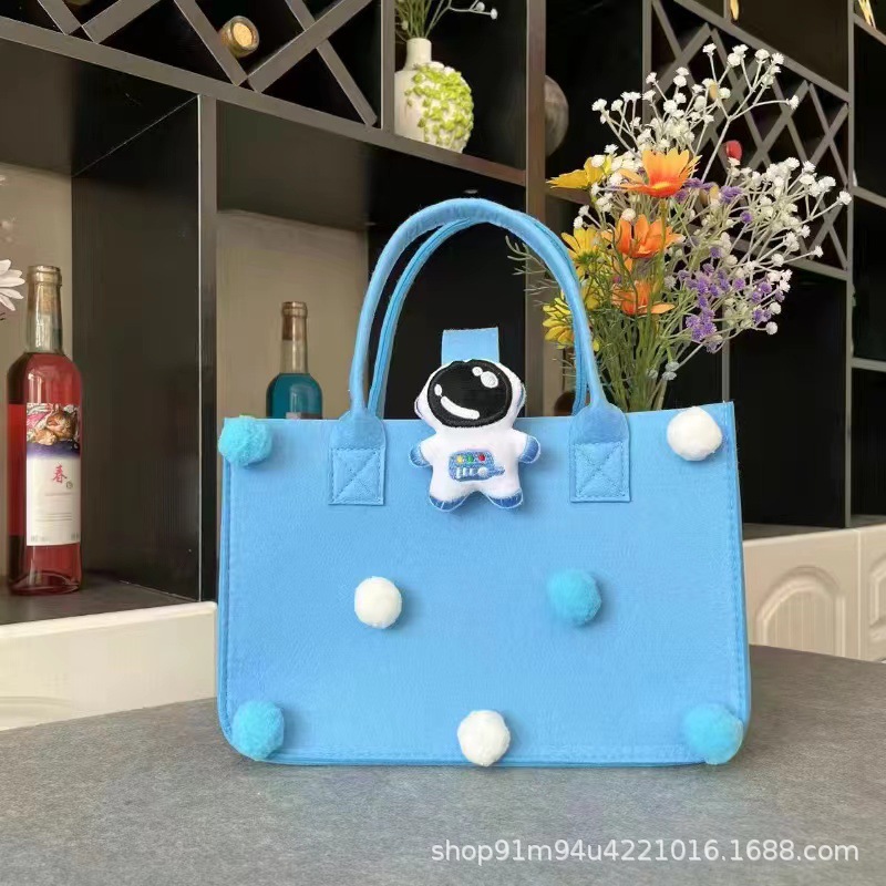 하늘색 모피 공