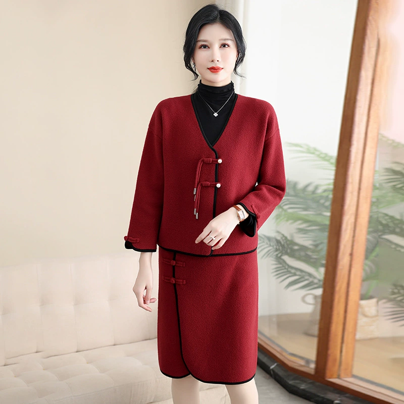 Средний год рождения женская одежда осень-зима год Дракона мама Новый год одежда костюм красный одежда женская среднего и пожилого 2024 Мода