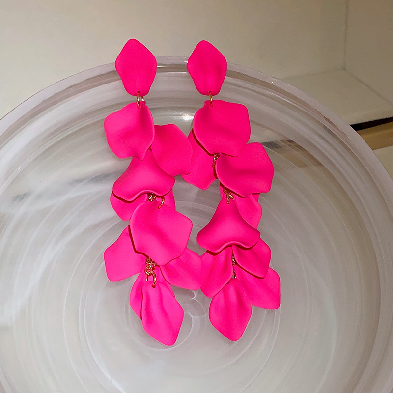 Pendientes de borla de pétalos de rosa coreanos Pendientes exagerados de diseño personalizado Pendientes largos de nueva moda europea y americana al por mayor