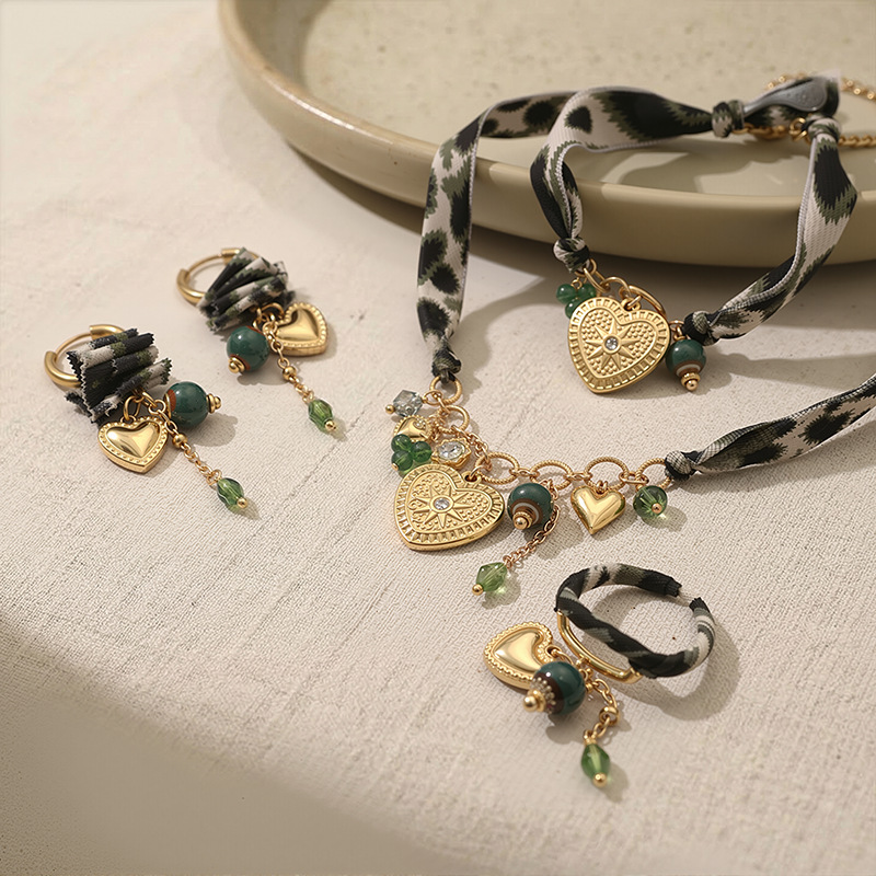 Tina Europa y los Estados Unidos transfronterizos en el viento de moda amor colgante collar de pecado pendientes de corazón de melocotón anillo joyas al por mayor