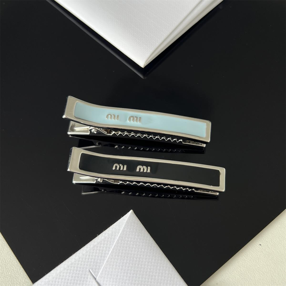 New Hair Clips, Versatile, Sweet, Cute, High-End, Letter Enamel Bangs Hair Accessories, Spring Clips, Duckbill Clips