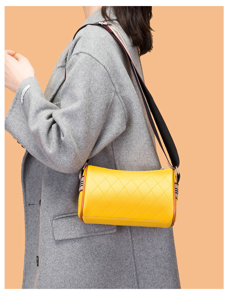 Women's Medium Leather Solid Color Streetwear Zipper Shoulder Bag display picture 2