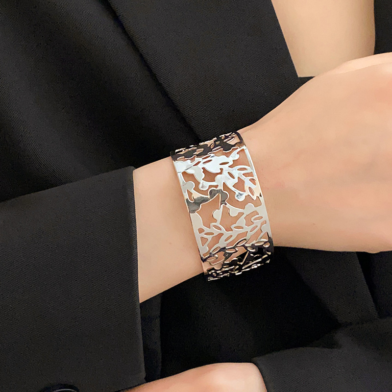 Elegant Exaggerated Geometric Alloy Bangles Wholesale display picture 21