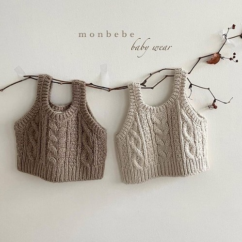 Infants and children's clothing, fashionable and trendy children's versatile knitted vests, exquisite twist pattern vests, spring style Western-style knitted sweaters