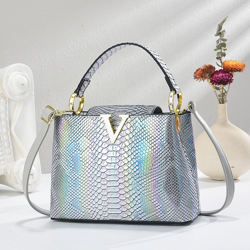 Patrón de cocodrilo de charol 2025 nuevo bolso de moda bolso de cubo de mediana edad bolso de mensajero de hombro para mujer madre degradada