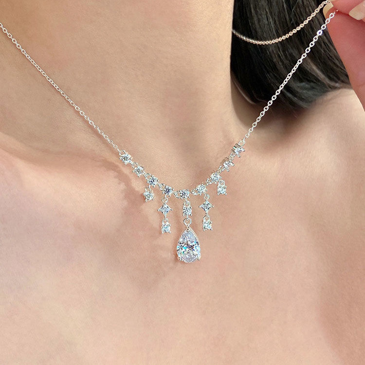 13g Weight Zircon Inlay Material Simple Style Solid Color Brass Zircon Pendant Necklace In Bulk