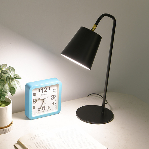 Metal Iron Art Export Office Apartments Hotels Decoration Children's Eye-Protection Study Bedrooms Desk LED Gift Desk Lamp