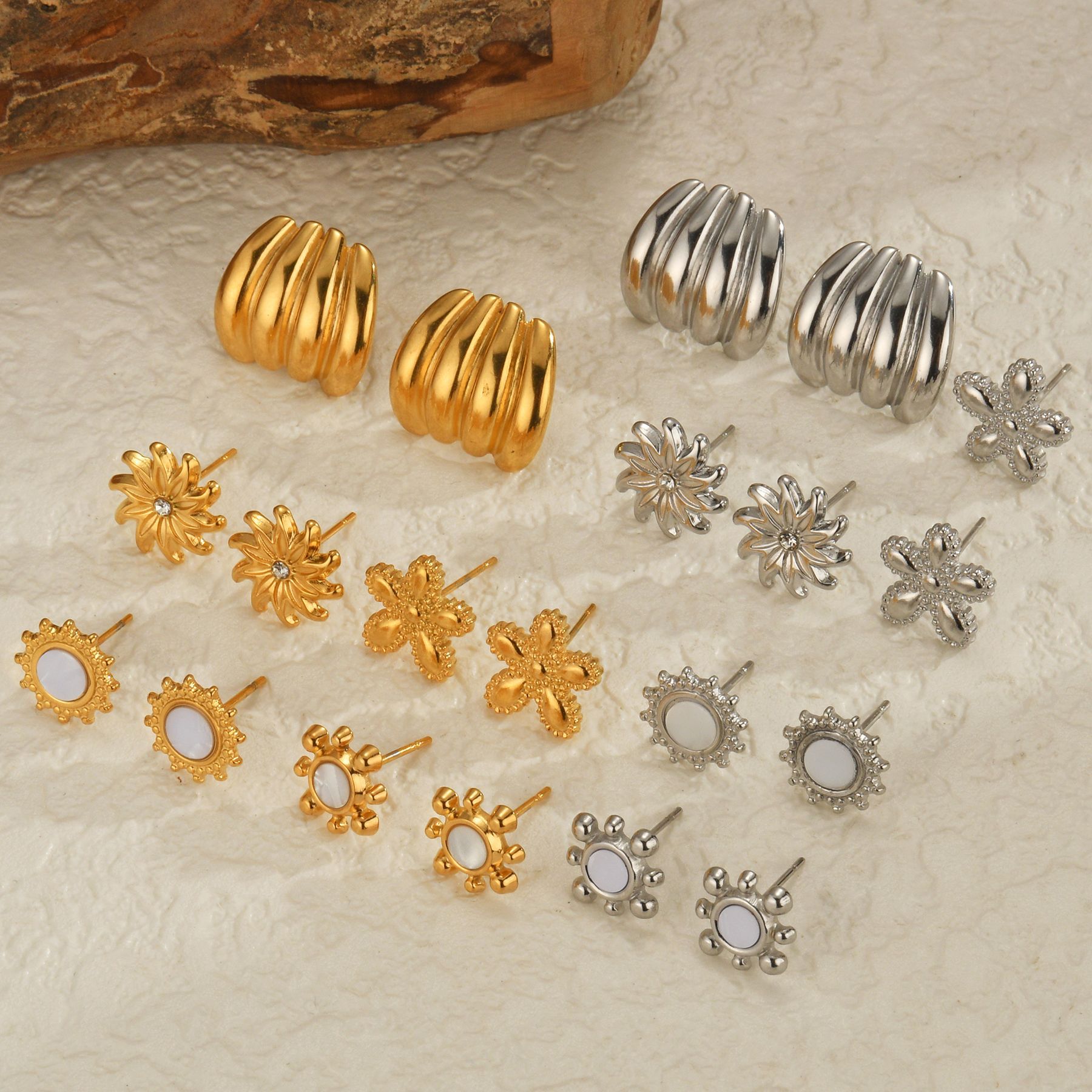 Ear Studs Classification 1 Pair Quantity Daily Occasion 1 Pair IG Style Heart Shape Flower Plating 304 Stainless Steel Ear Studs