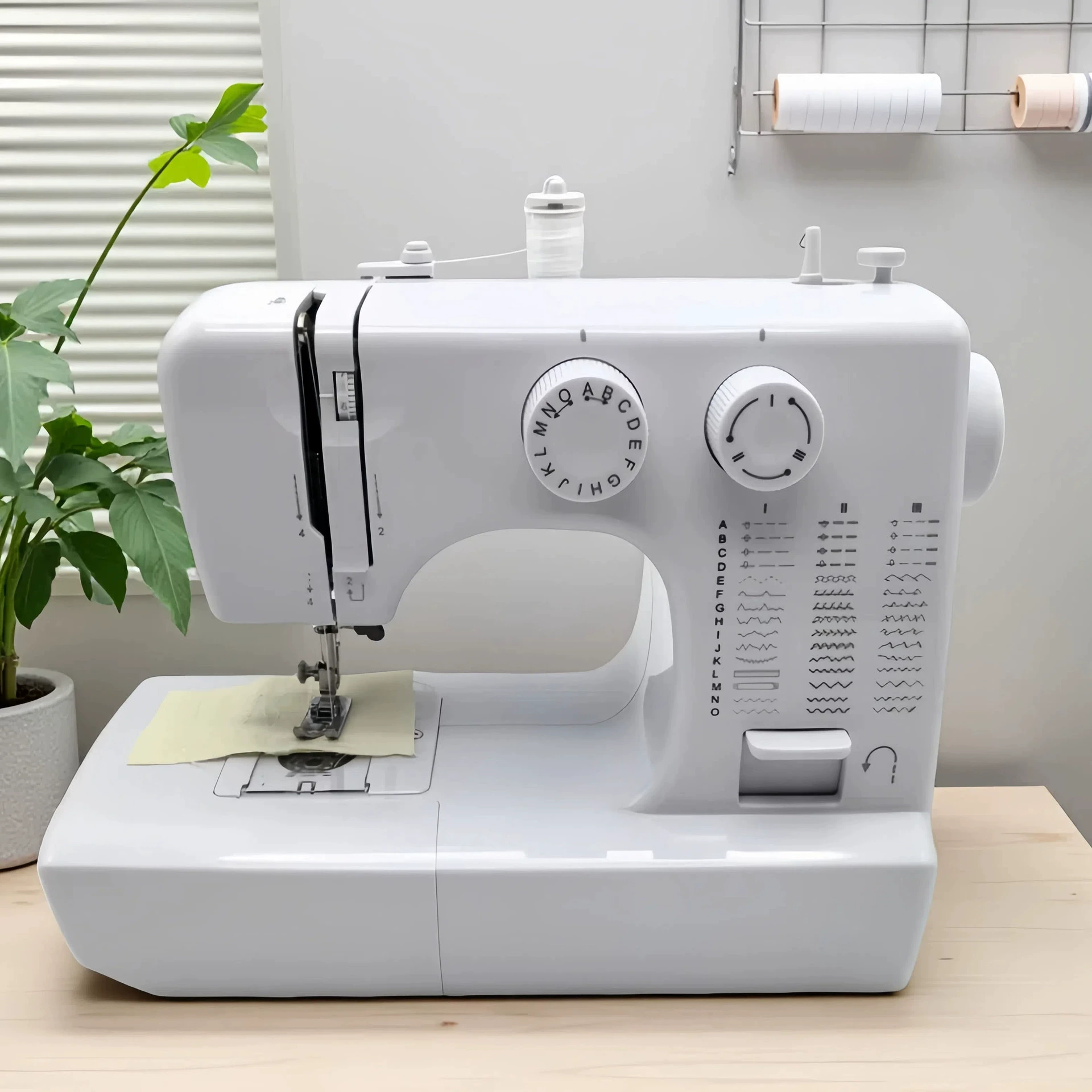 Кросс-бордерная швейная машина 818, бытовая многофункциональная двухигольная оверлочная машина с педалью, миниатюрная настольная электрическая швейная машина