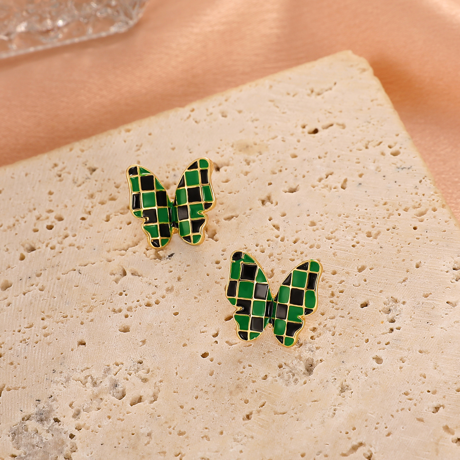 Retro Dark Green Butterfly Female Fashion Creative Metal Drip Oil Checkerboard Alloy Earrings display picture 3