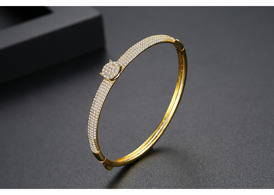 Fashion Copper Inlaid Zircon Bracelets display picture 4